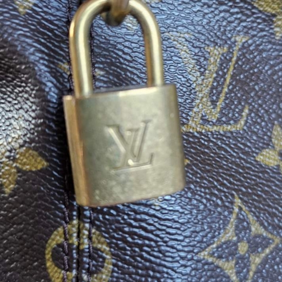 *SOLD* Louis Vuitton Horizontal Monogram Lockit GM Shoulder Bag - Picture 7 of 16